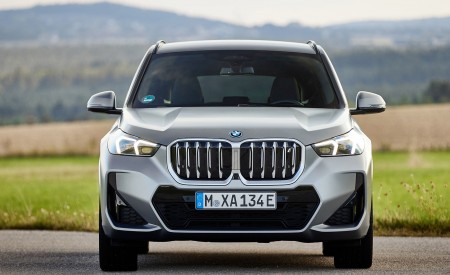 2023 BMW iX1 xDrive30 Front Wallpapers 450x275 (41)