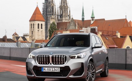 2023 BMW iX1 xDrive30 Front Wallpapers 450x275 (29)