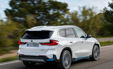 2023 BMW iX1 xDrive30 Rear Three-Quarter Wallpapers 450x275 (97)
