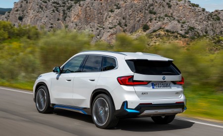 2023 BMW iX1 xDrive30 Rear Three-Quarter Wallpapers 450x275 (98)
