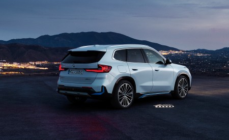 2023 BMW iX1 xDrive30 Rear Three-Quarter Wallpapers 450x275 (124)