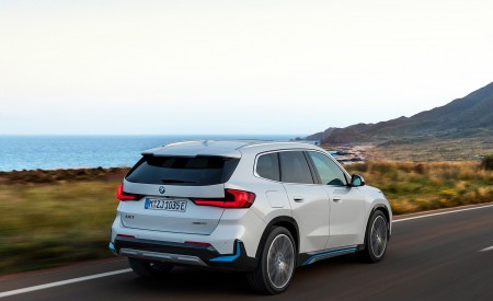 2023 BMW iX1 xDrive30 Rear Three-Quarter Wallpapers 450x275 (99)