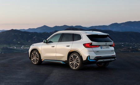 2023 BMW iX1 xDrive30 Rear Three-Quarter Wallpapers 450x275 (125)