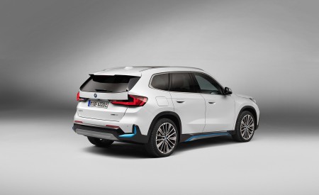 2023 BMW iX1 xDrive30 Rear Three-Quarter Wallpapers 450x275 (148)