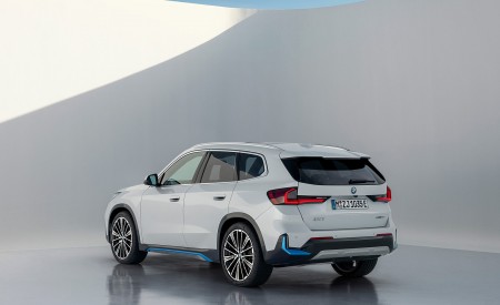 2023 BMW iX1 xDrive30 Rear Three-Quarter Wallpapers 450x275 (142)