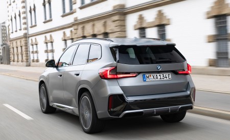 2023 BMW iX1 xDrive30 Rear Three-Quarter Wallpapers 450x275 (28)