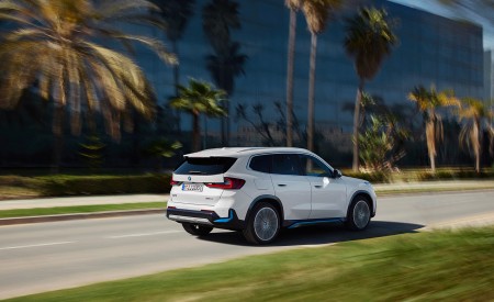 2023 BMW iX1 xDrive30 Rear Three-Quarter Wallpapers 450x275 (105)