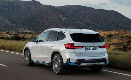 2023 BMW iX1 xDrive30 Rear Three-Quarter Wallpapers 450x275 (103)