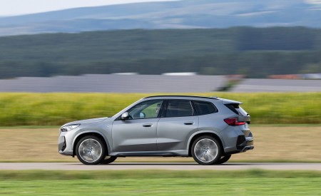 2023 BMW iX1 xDrive30 Side Wallpapers  450x275 (6)