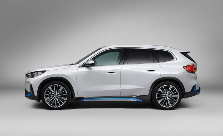 2023 BMW iX1 xDrive30 Side Wallpapers 450x275 (145)