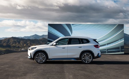 2023 BMW iX1 xDrive30 Side Wallpapers 450x275 (116)