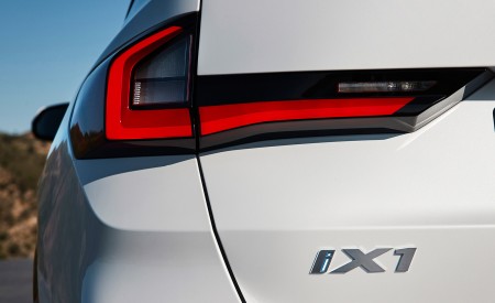 2023 BMW iX1 xDrive30 Tail Light Wallpapers 450x275 (131)