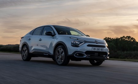 2023 Citroën ë-C4 X Front Three-Quarter Wallpapers 450x275 (28)