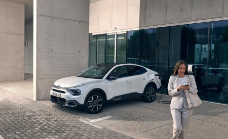 2023 Citroën ë-C4 X Front Three-Quarter Wallpapers 450x275 (9)