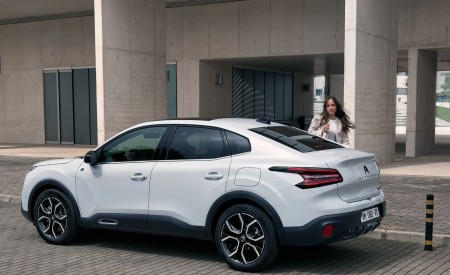 2023 Citroën ë-C4 X Rear Three-Quarter Wallpapers  450x275 (11)