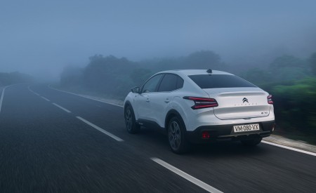 2023 Citroën ë-C4 X Rear Three-Quarter Wallpapers 450x275 (17)