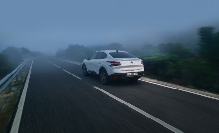 2023 Citroën ë-C4 X Rear Three-Quarter Wallpapers 450x275 (18)