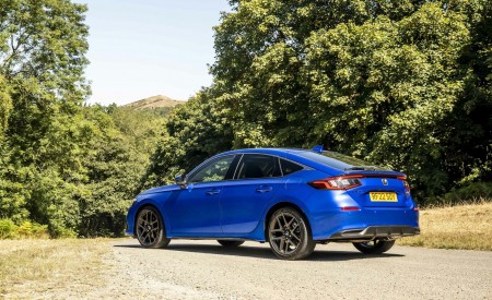 2023 Honda Civic e:HEV (UK-Spec) Rear Three-Quarter Wallpapers 450x275 (28)