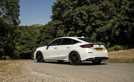 2023 Honda Civic e:HEV (UK-Spec) Rear Three-Quarter Wallpapers 450x275 (68)