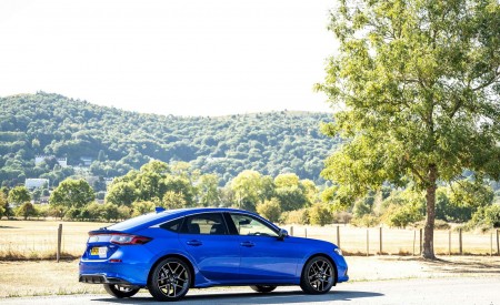 2023 Honda Civic e:HEV (UK-Spec) Rear Three-Quarter Wallpapers 450x275 (23)