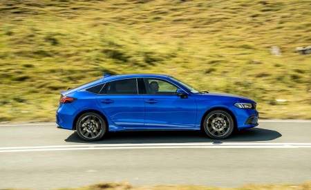 2023 Honda Civic e:HEV (UK-Spec) Side Wallpapers 450x275 (17)