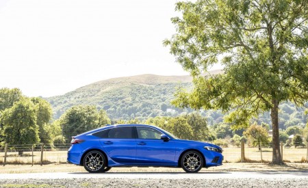 2023 Honda Civic e:HEV (UK-Spec) Side Wallpapers 450x275 (31)