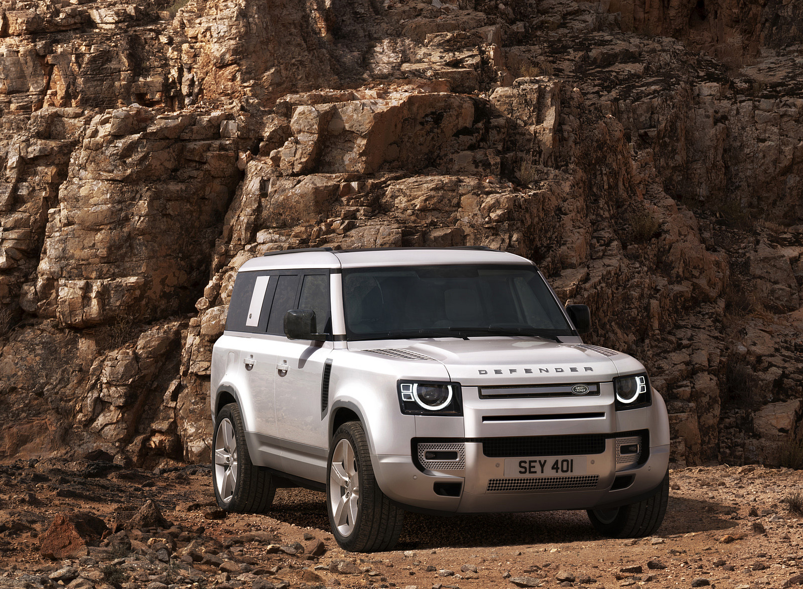 2023 Land Rover Defender 130 Front Three-Quarter Wallpapers (11)