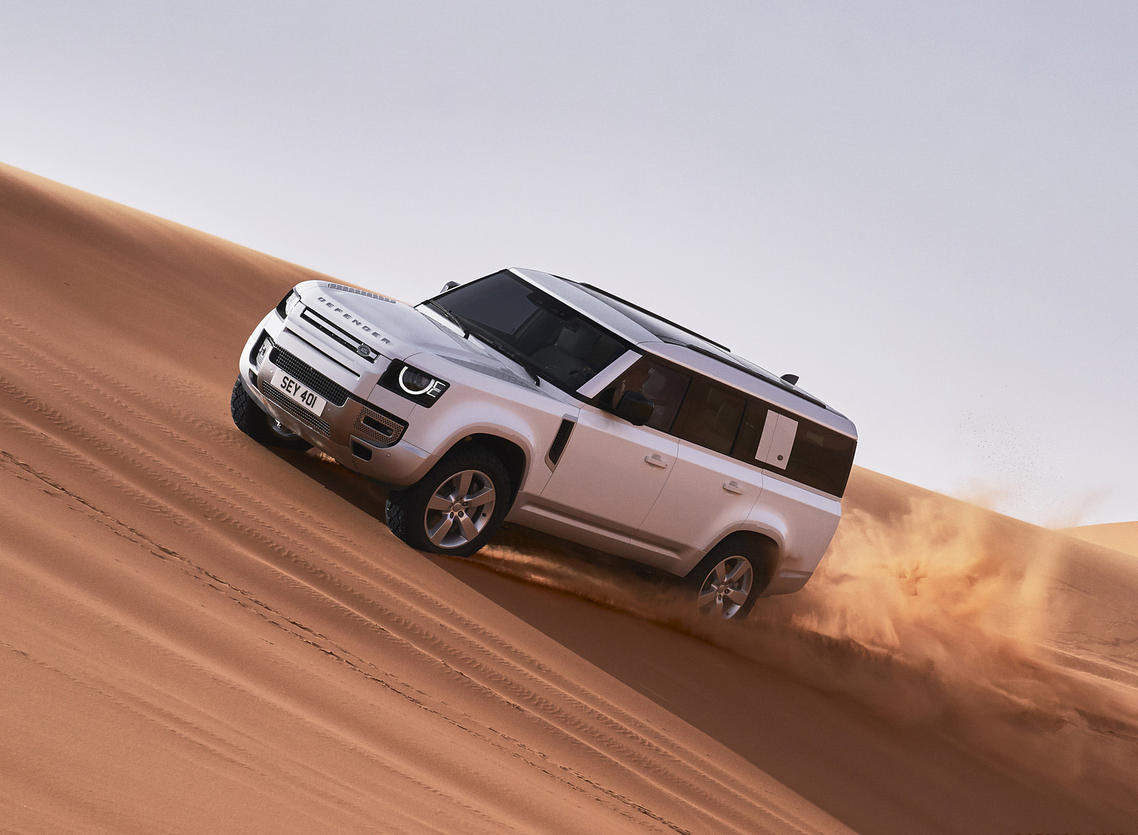 2023 Land Rover Defender 130 Front Three-Quarter Wallpapers (4)