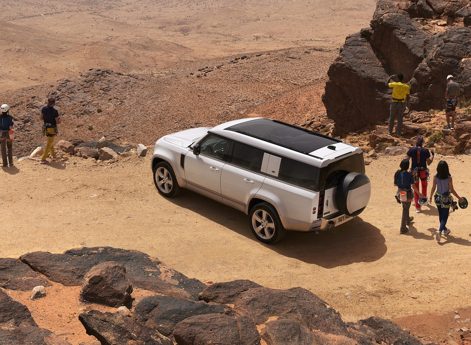 2023 Land Rover Defender 130 Rear Three-Quarter Wallpapers  (9)