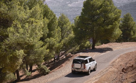 2023 Land Rover Defender 130 Rear Three-Quarter Wallpapers 450x275 (3)