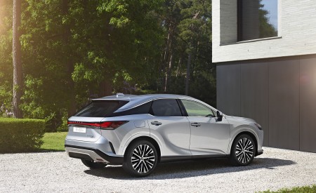 2023 Lexus RX 450h (Color: Sonic Silver) Rear Three-Quarter Wallpapers 450x275 (45)