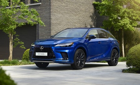 2023 Lexus RX 500h (Color: Heat Sapphire Blue) Front Three-Quarter Wallpapers 450x275 (4)