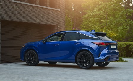 2023 Lexus RX 500h (Color: Heat Sapphire Blue) Rear Three-Quarter Wallpapers 450x275 (6)