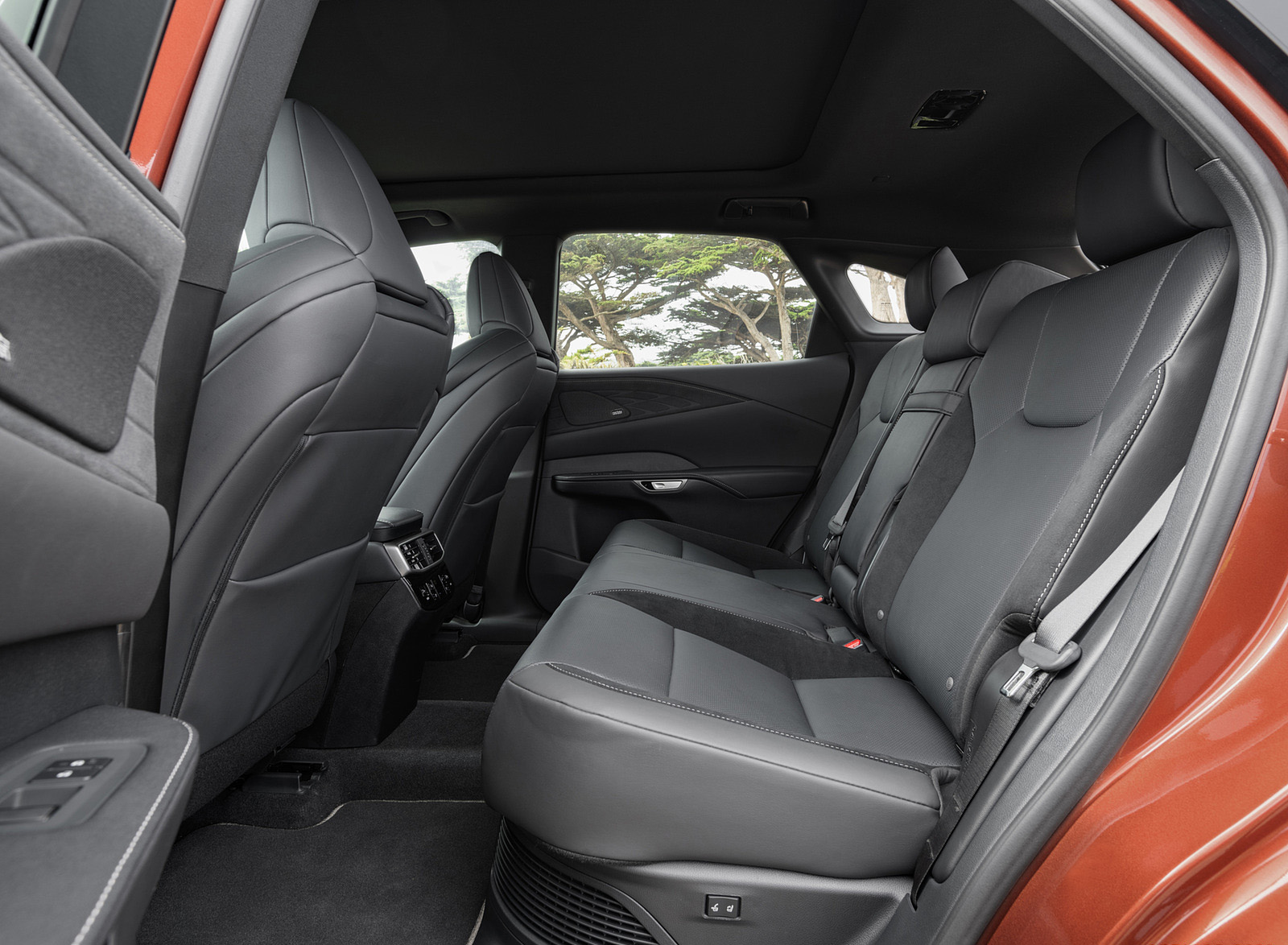 2023 Lexus RX 500h F SPORT DIRECT4 (Color: Sonic Copper) Interior Rear Seats Wallpapers #38 of 87
