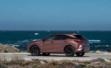 2023 Lexus RX 500h F SPORT DIRECT4 (Color: Sonic Copper) Rear Three-Quarter Wallpapers 450x275 (19)
