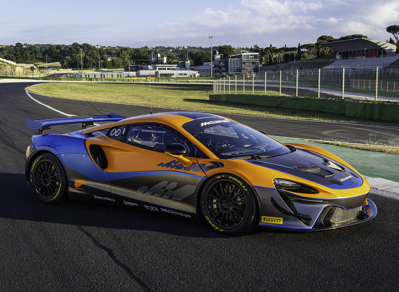 2023 McLaren Artura GT4 Front Three-Quarter Wallpapers (1)