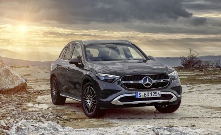 2023 Mercedes-Benz GLC AVANTGARDE (Color: Graphite Grey Metallic) Front Three-Quarter Wallpapers 450x275 (80)