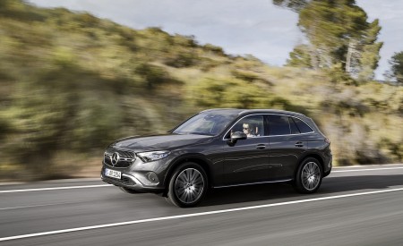 2023 Mercedes-Benz GLC AVANTGARDE (Color: Graphite Grey Metallic) Front Three-Quarter Wallpapers 450x275 (75)
