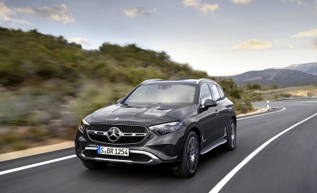 2023 Mercedes-Benz GLC AVANTGARDE (Color: Graphite Grey Metallic) Front Three-Quarter Wallpapers 450x275 (76)