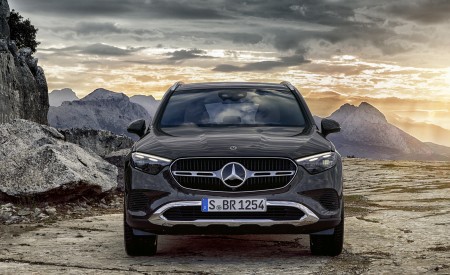 2023 Mercedes-Benz GLC AVANTGARDE (Color: Graphite Grey Metallic) Front Wallpapers 450x275 (82)