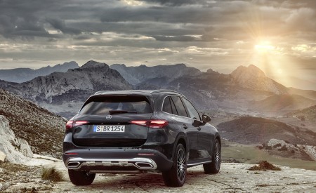 2023 Mercedes-Benz GLC AVANTGARDE (Color: Graphite Grey Metallic) Rear Wallpapers 450x275 (85)