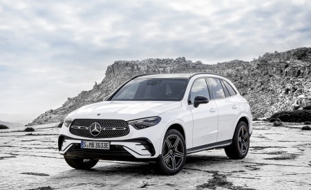 2023 Mercedes-Benz GLC Plug-in-Hybrid AMG Line MANUFAKTUR (Color: Diamond White Bright) Front Three-Quarter Wallpapers 450x275 (25)