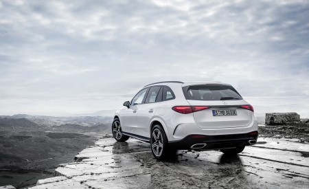 2023 Mercedes-Benz GLC Plug-in-Hybrid AMG Line MANUFAKTUR (Color: Diamond White Bright) Rear Three-Quarter Wallpapers 450x275 (30)