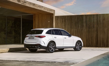 2023 Mercedes-Benz GLC Plug-in-Hybrid AMG Line MANUFAKTUR (Color: Diamond White Bright) Rear Three-Quarter Wallpapers 450x275 (44)
