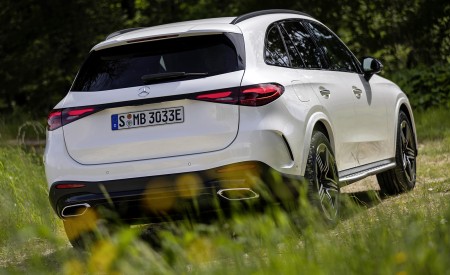 2023 Mercedes-Benz GLC Plug-in-Hybrid AMG Line MANUFAKTUR (Color: Diamond White Bright) Rear Wallpapers 450x275 (17)
