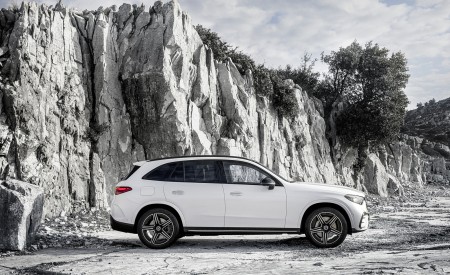 2023 Mercedes-Benz GLC Plug-in-Hybrid AMG Line MANUFAKTUR (Color: Diamond White Bright) Side Wallpapers 450x275 (33)