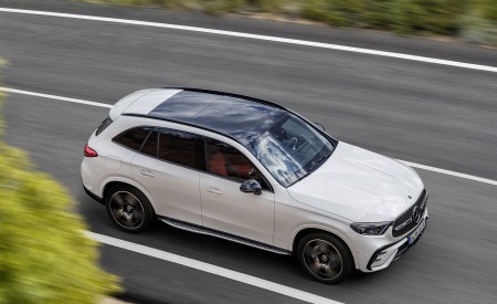 2023 Mercedes-Benz GLC Plug-in-Hybrid AMG Line MANUFAKTUR (Color: Diamond White Bright) Top Wallpapers 450x275 (5)