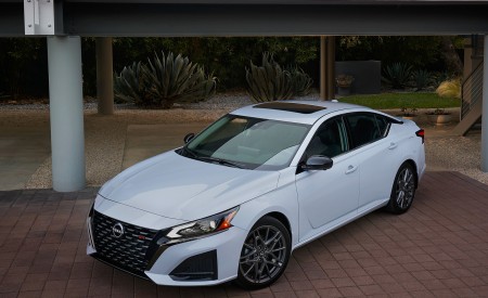2023 Nissan Altima Front Three-Quarter Wallpapers  450x275 (12)