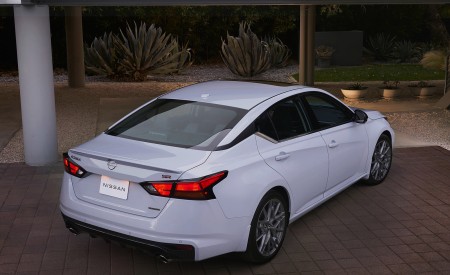 2023 Nissan Altima Rear Three-Quarter Wallpapers 450x275 (13)