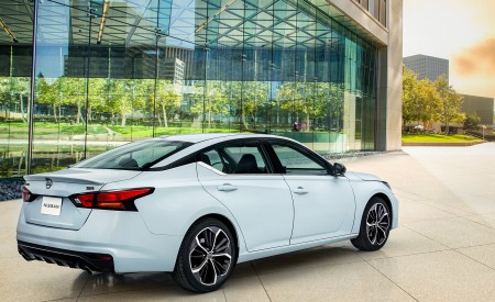 2023 Nissan Altima Rear Three-Quarter Wallpapers 450x275 (9)